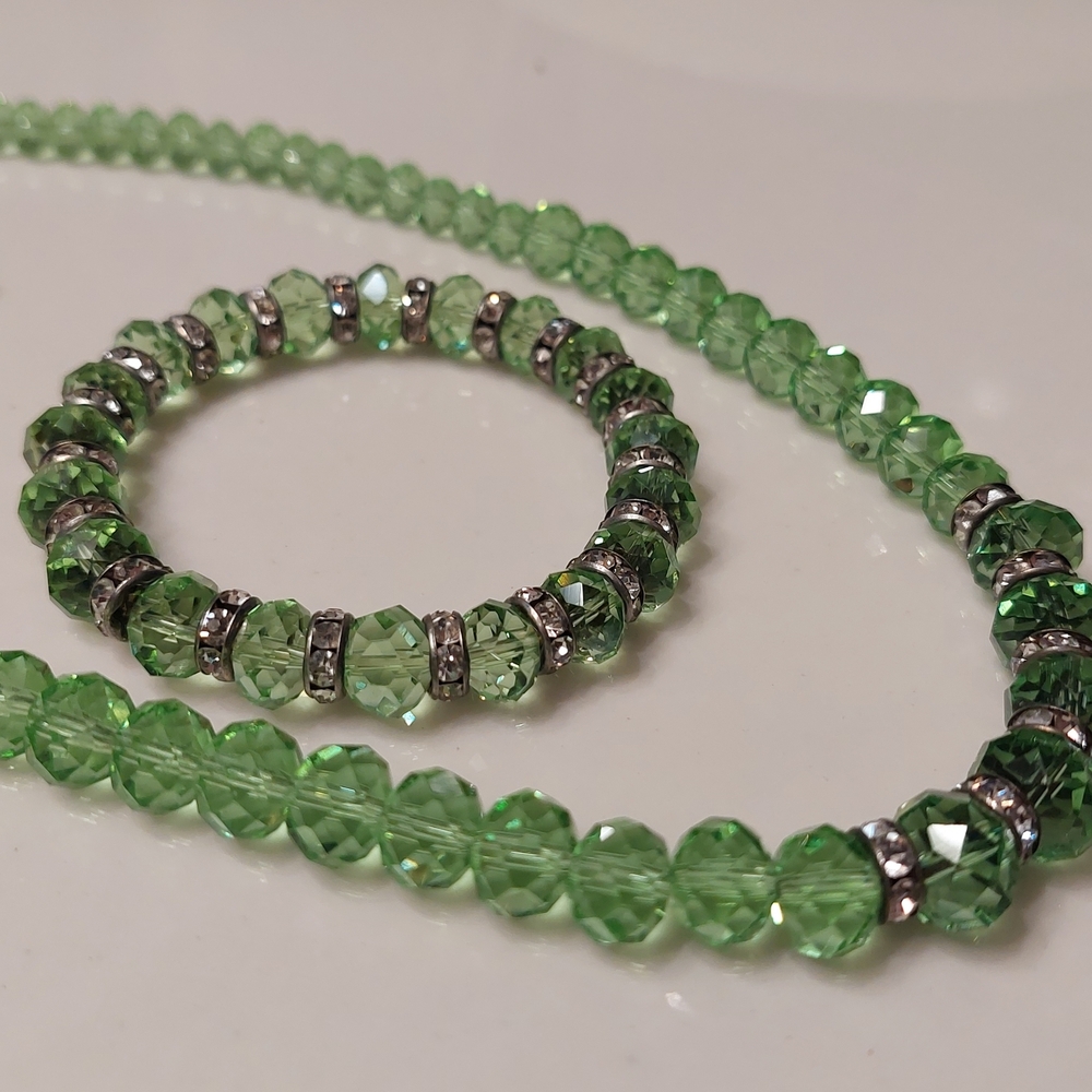 Elegant Green Beaded Jewelry Set